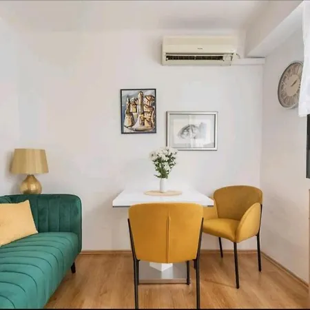Around You Apartman Split