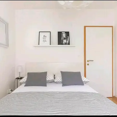 Apartman Around You *