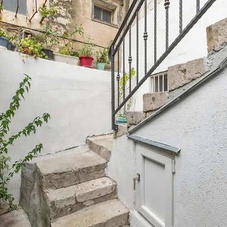 Around سبليت